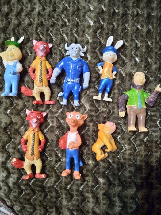 Продам игрушки фигурки