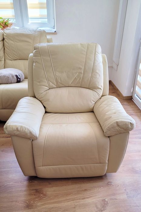 Fotel skórzany do salonu rozkładany beżowy/kremowy jasny
