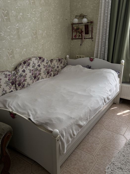 Італійський комплект меблів для дівочої кімнати