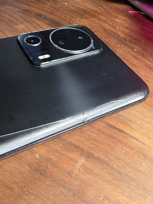 Xiaomi 13 lite usado com marcas de uso