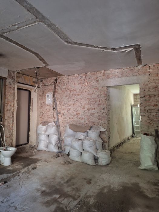 Продажа 2х кв,под ремонт  1/5,центр,можно под офис ,37т$