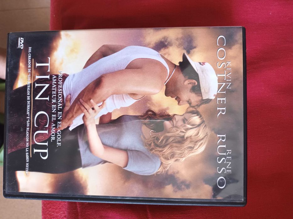 Vendo DVDs da minha coleção que tem cerca de 200 títulos de grande qualidade e bom estado de conservação.