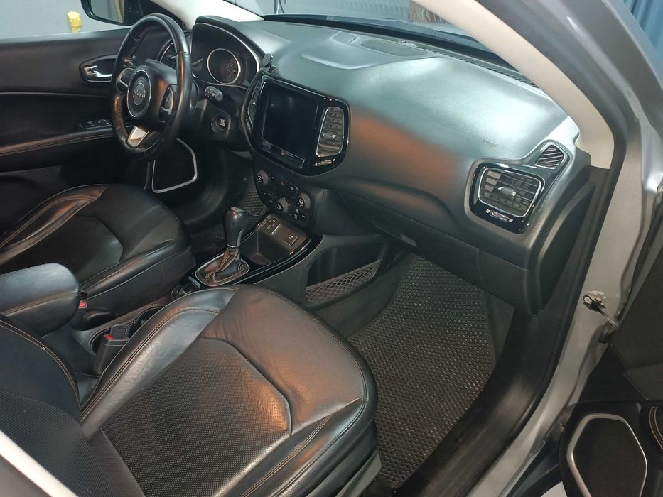 Jeep compass авто