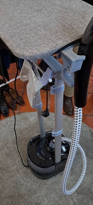 Ferro vertical com depósito de água