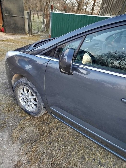 Продам Peugeot 5008