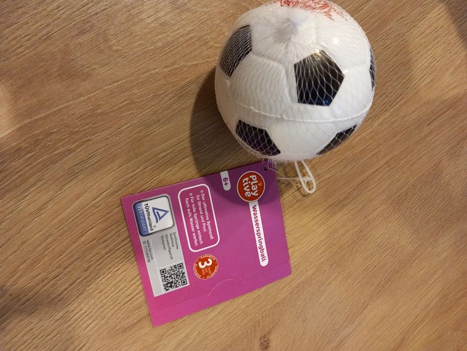 Gumowa skacząca piłka do wody odbijająca się od wody 9 cm