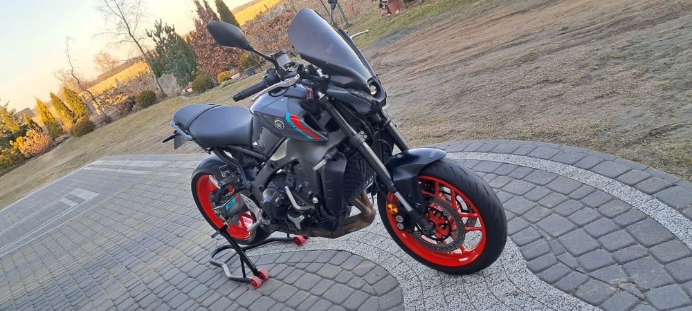 Yamaha mt 09    2021