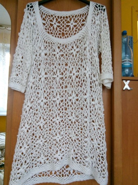 Biała bluzka tunika.