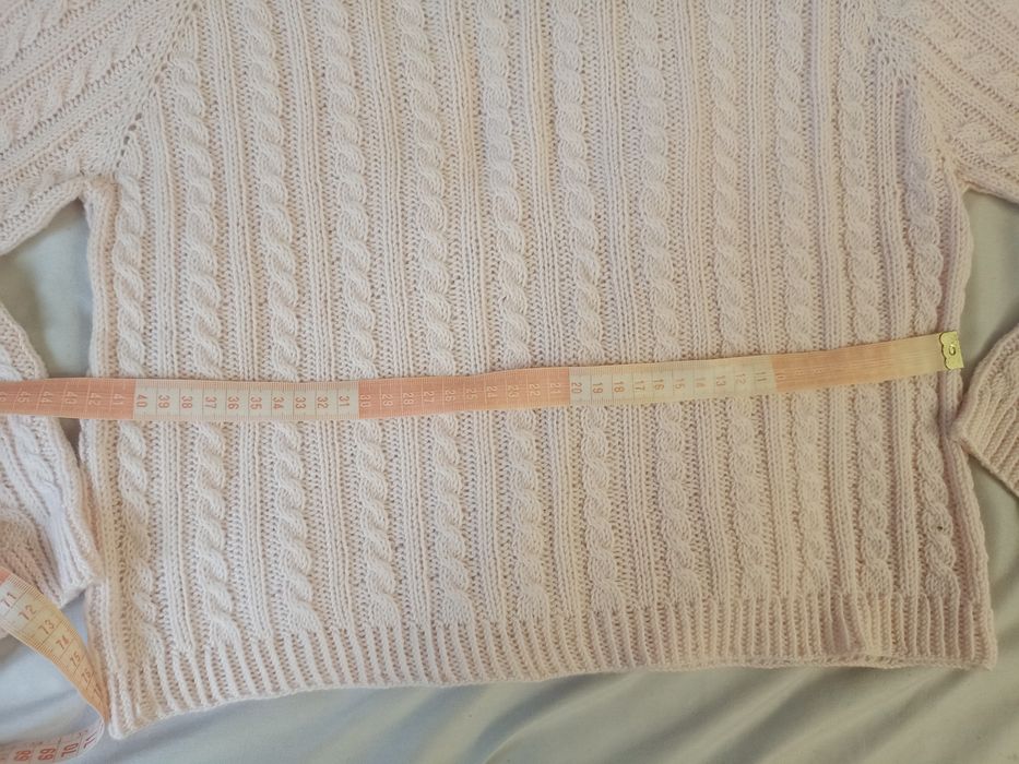 Sweter robiony na drutach
