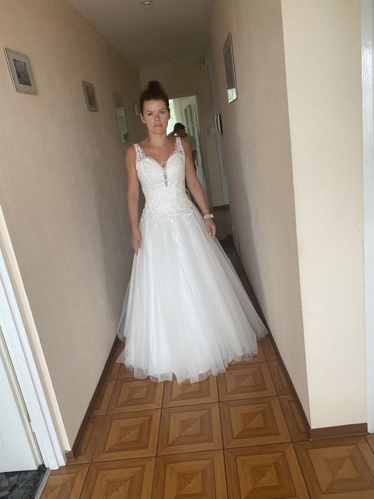 Śliczna suknia ślubna 164cm + 7cm obcas ecru!