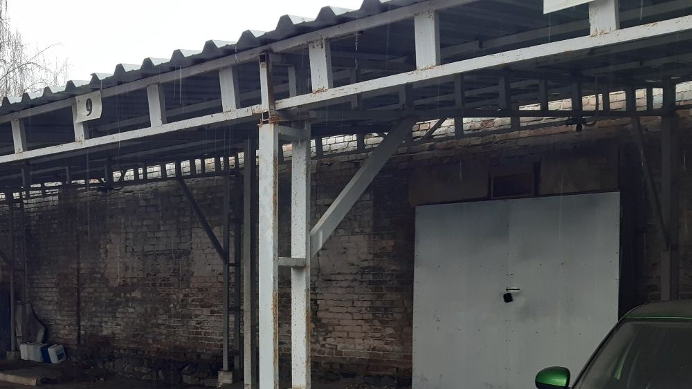 Продаю место на крытой парковке ул. М. Котельникова 11