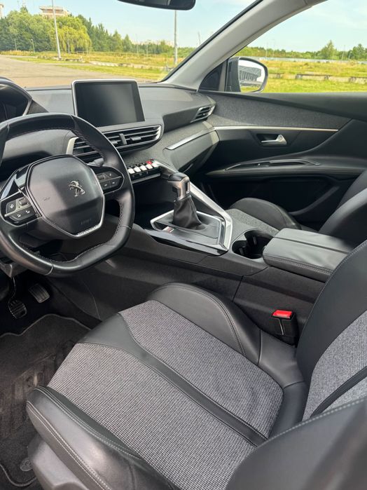 Продаю автомобіль peugeot 3008