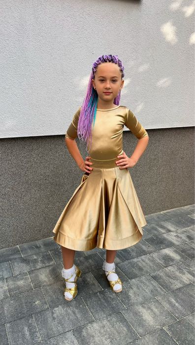 Яскравмй золотий бейсік, приблизно на 8 років.