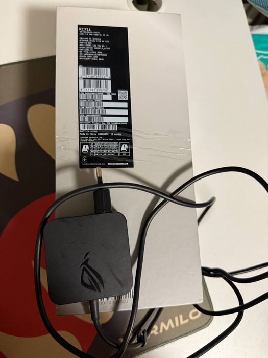 Портативна ігрова консоль Asus ROG Ally з процесором Z1 Extreme