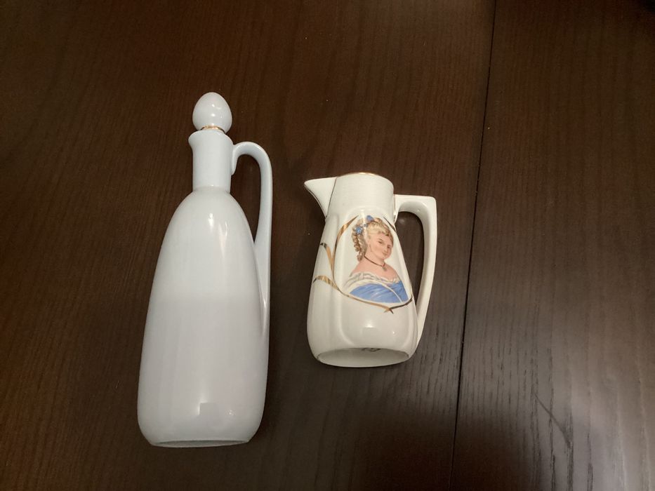 Jarros antigos porcelana portuguesa.