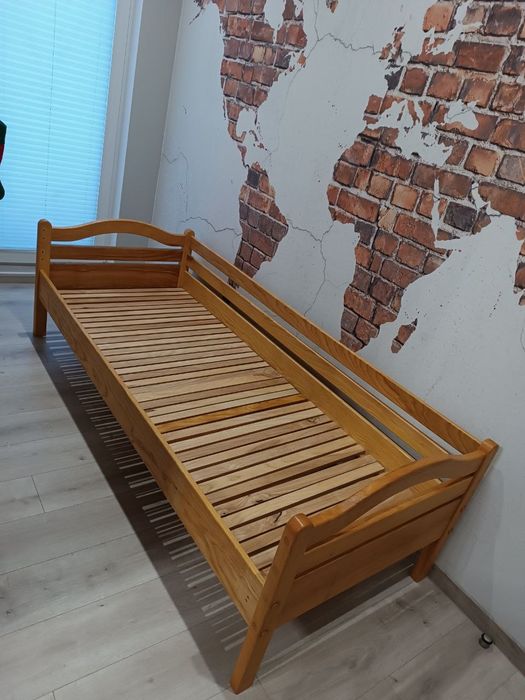 Продається дерев'яне ліжко з матрацом розмір 90на200