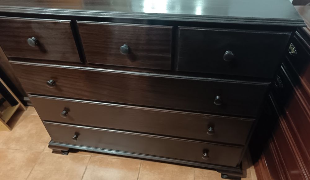 Cómoda com duas mesas cabeceira