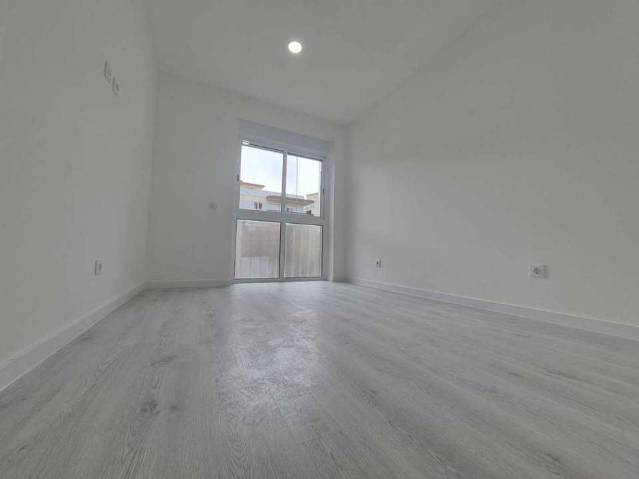 T2 Remodelado no Laranjeiro – Pronto a Habitar