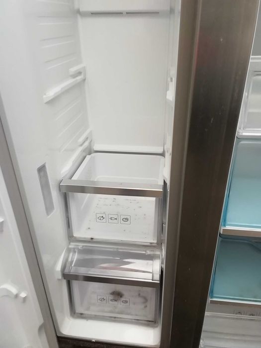 Lodówka Samsung Side RH57H90507F (uszkodzona).