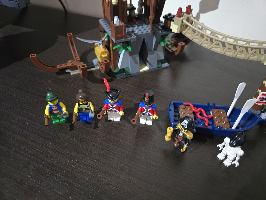 LEGO 6253,Esconderijo no Barco Naufragado Piratas