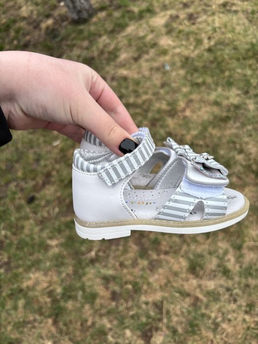 Босоніжки для дівчинки