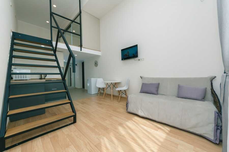 Здам подобово стильні дворівневі апартаменти, біля метро Берестейська.