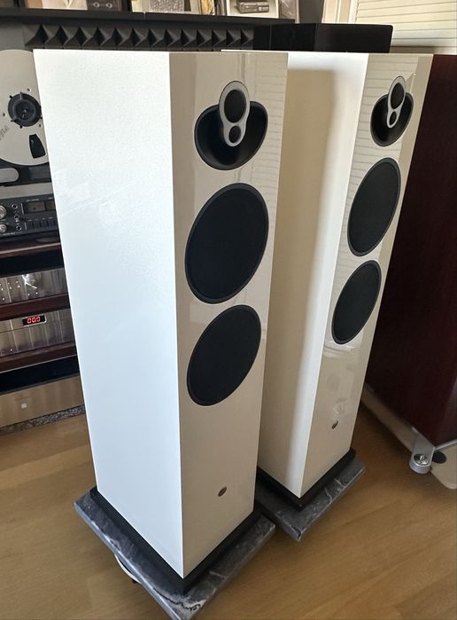 Linn Majik 140 - colunas de chão