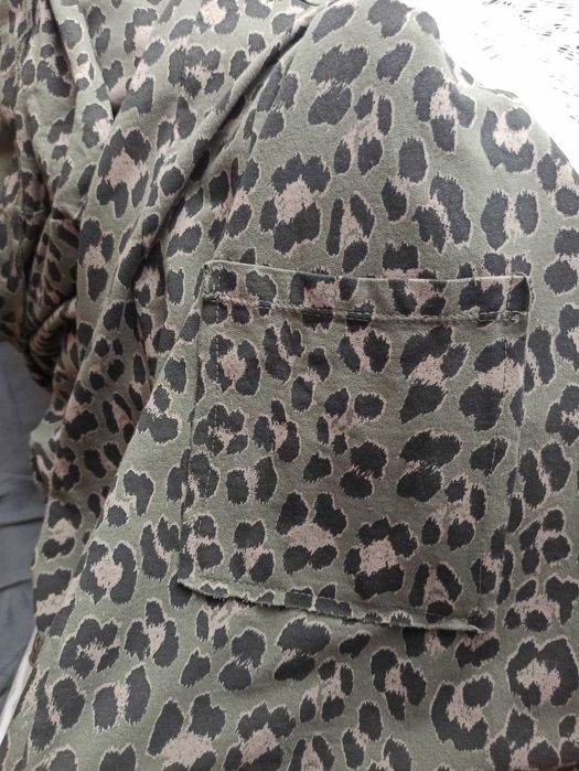 Bluzo-marynarka z kapturem panterka