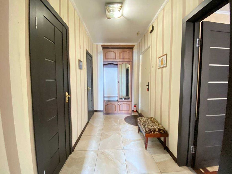 Простора 1-к  45 м²  біля метро Харківська/Позняки. Вишняківська,3