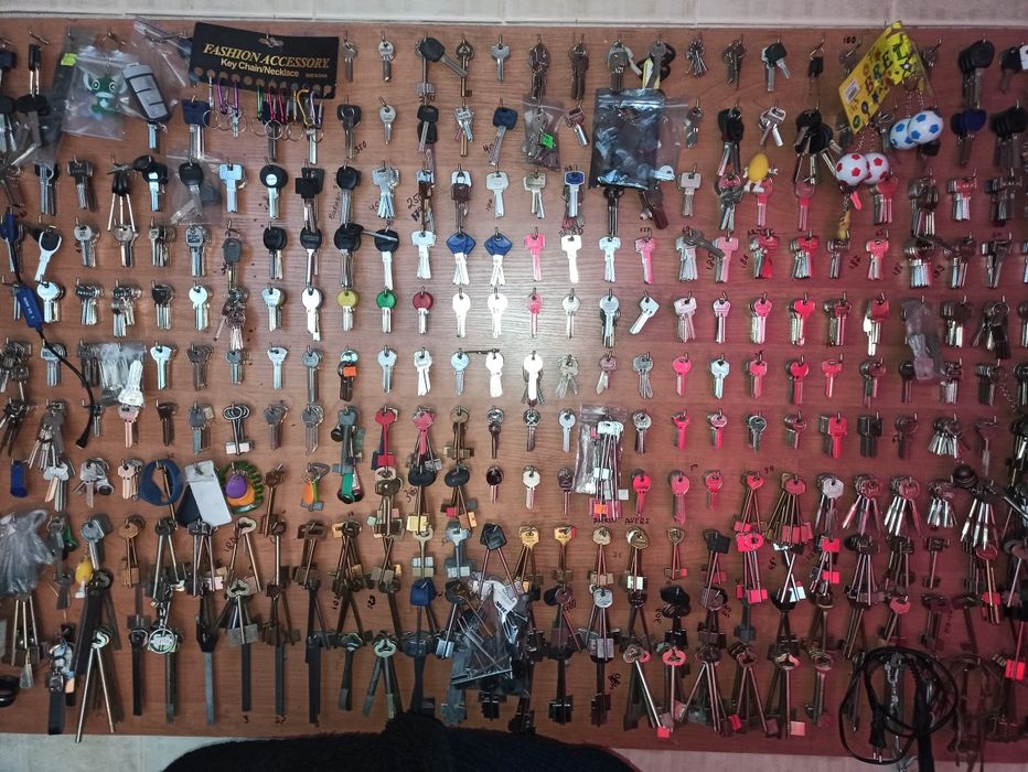 Аварийное открытие замков ( двери, авто, сейфы)