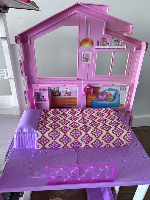 Casa da Barbie Mattel em bom estado