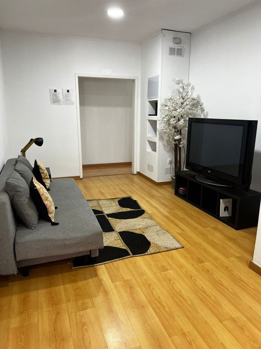 Quarto Solteiro(a) e Casal p/ Alugar 500m estação Benfica