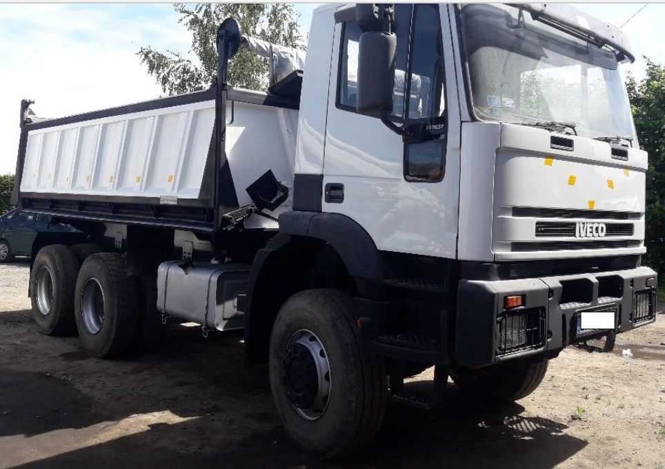 Niwelacja terenu, prace ziemne, spych, cat, koparka, walec, równiarka