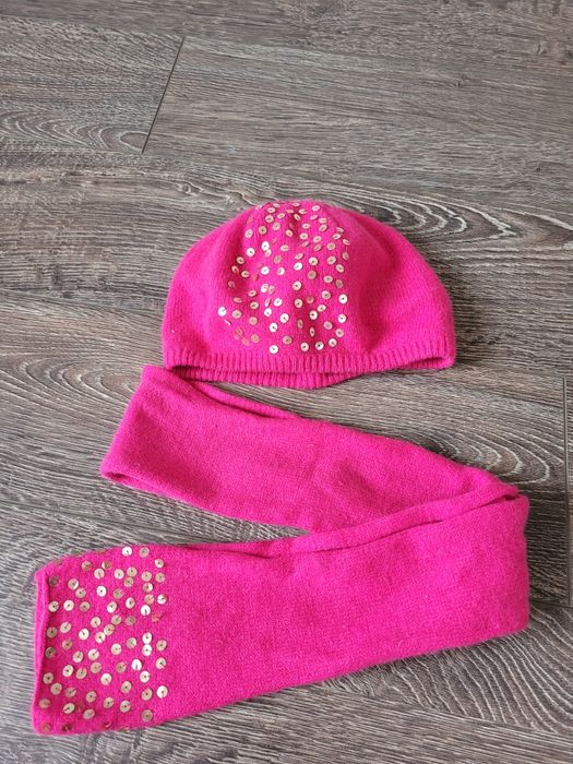 Шапка,беретик з шарфом.