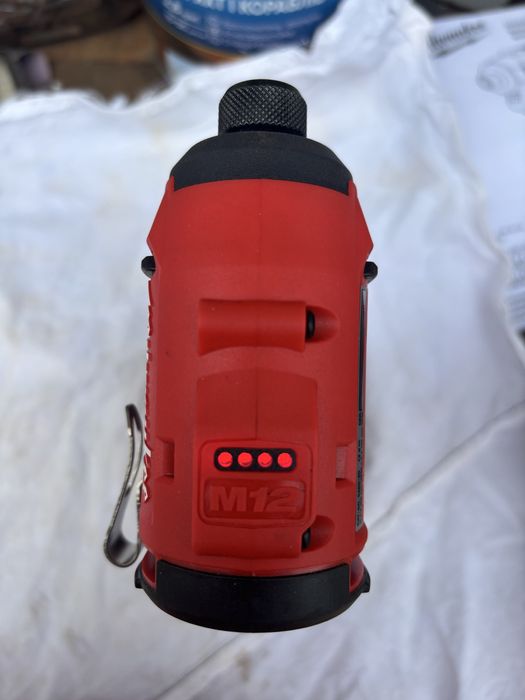 Milwaukee m12  3450-20  с сумкой