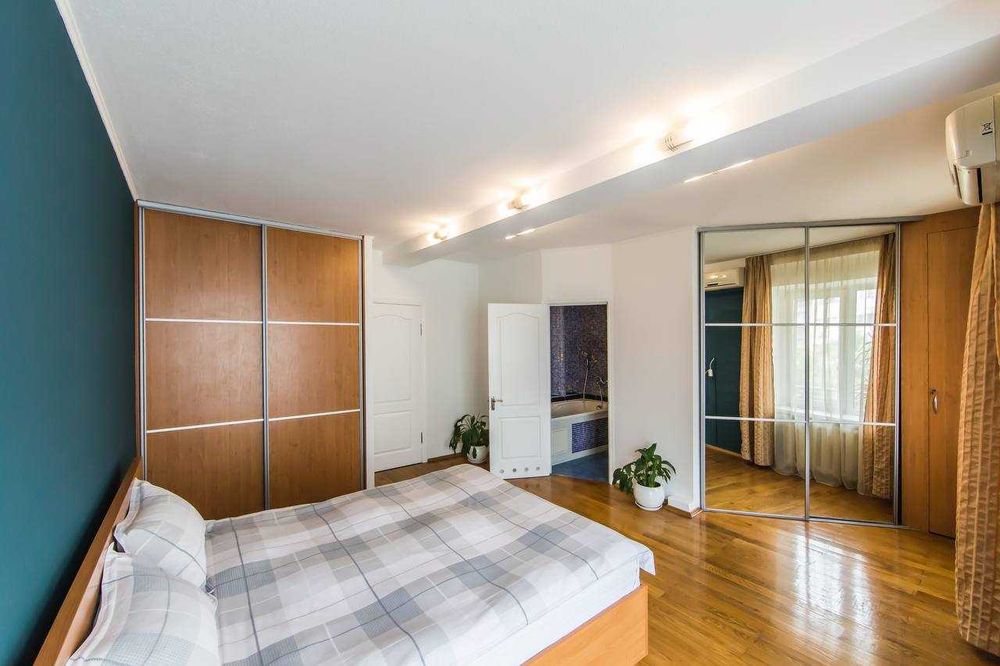 3-к квартира 90 м² | Центр | Палац Україна | ГАЗ; вул. Велика Васильківська, 112.
