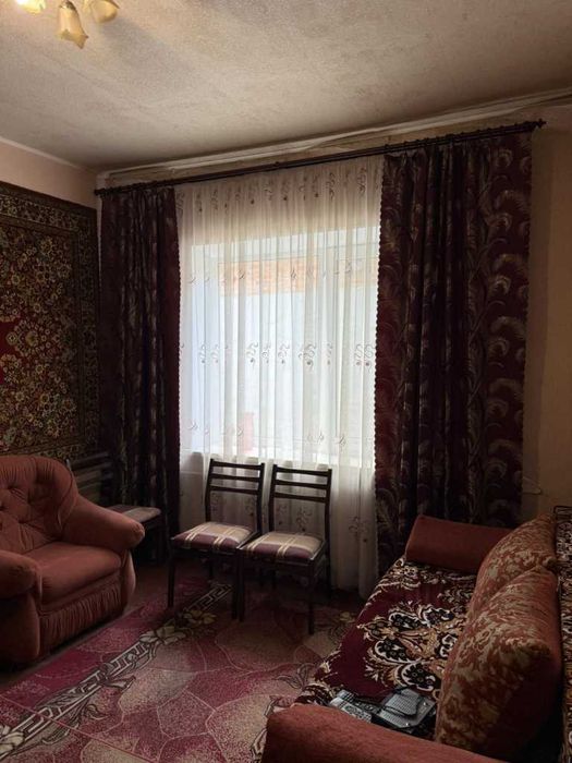 пів будинку, окремий дворик, Є ГАРАЖ, КОТЕЛ
