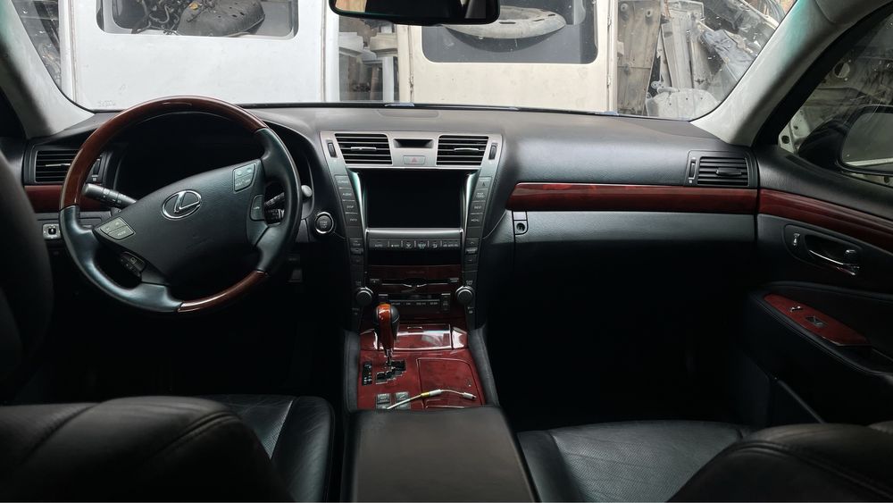 салон монитор руль торпеда карта двери стекло потолок Lexus LS 460