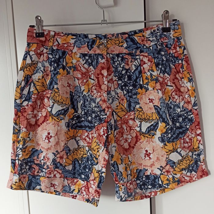 ESMARA. Nowe spodenki z lnem w kwiaty r 38