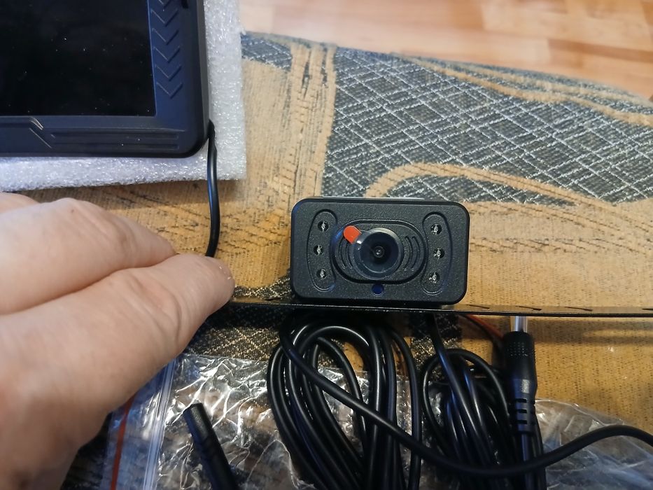 Bezprzewodowa kamera cofania Inefala z 5-calowym monitorem HD IPS,