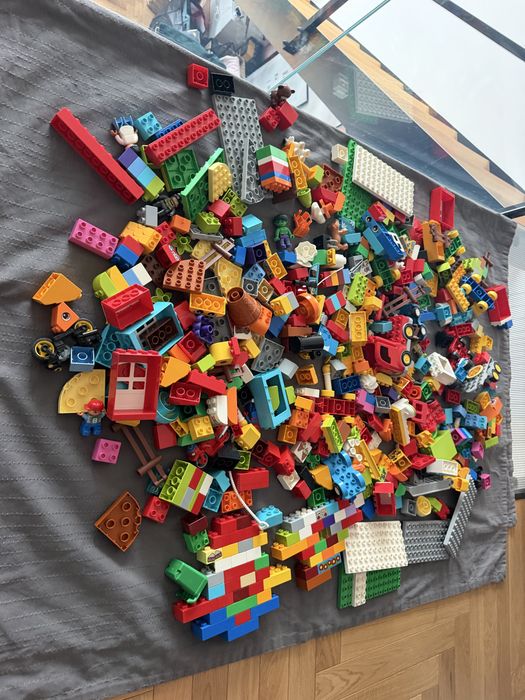 Lego Duplo kilka Zestawów figurki auta budowle superbohateorowie