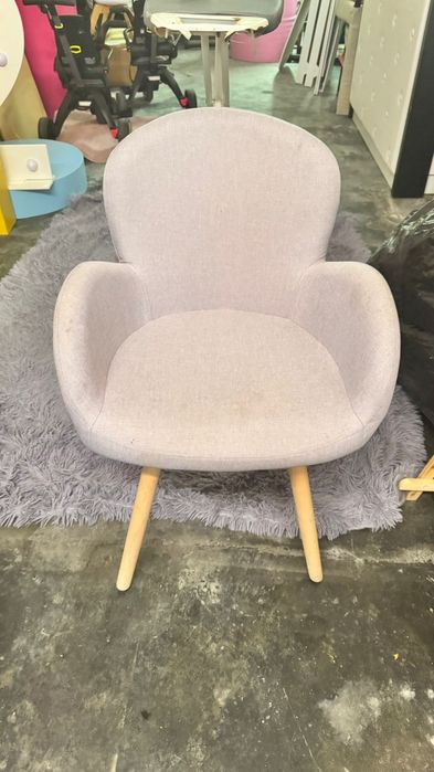 Vende-se cadeira cinzenta