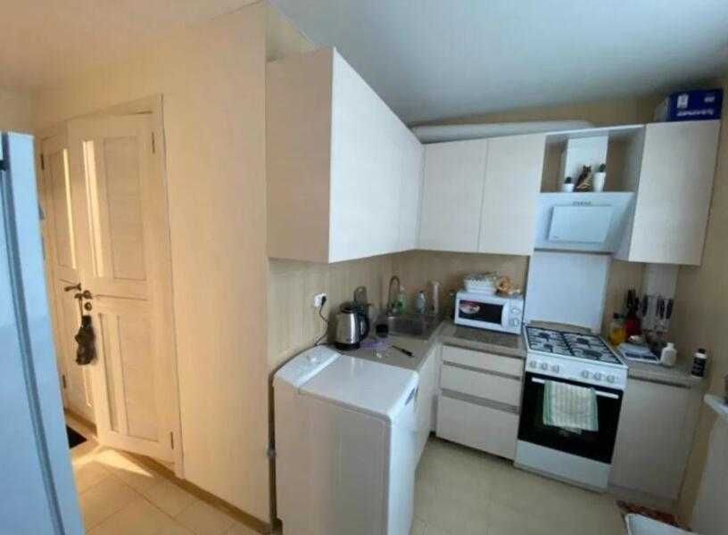 Продам 1 кім . кВ .в районі Одеської.