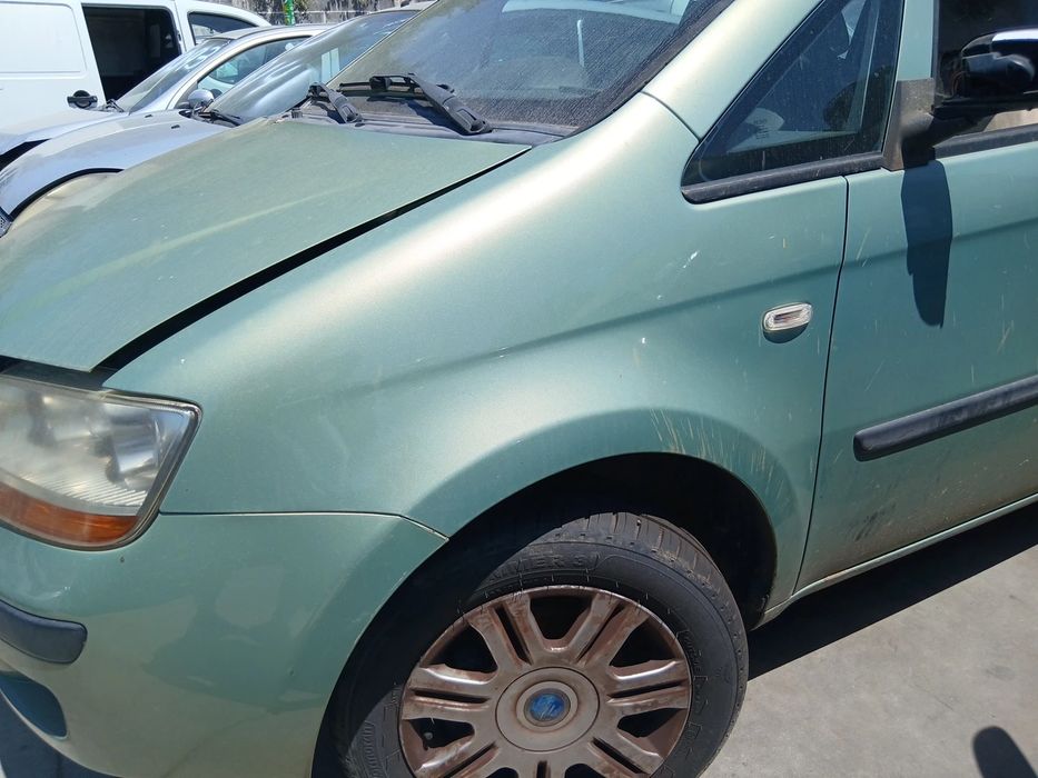 Guarda-lamas esquerdo FIAT Idea (350_)