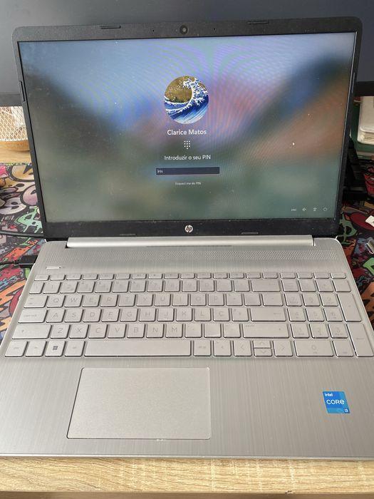 Portátil HP 11th Gen Intel(R) Core (TM) i3-1115G4 @ 3GHz (15.6'' - Intel(R) UHD Grafics - RAM: 8 GB - 228 GB SSD
