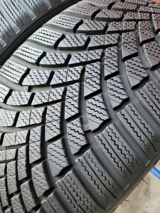 225/40/18 R18 Bridgestone Blizzak LM005 4шт ціна за 1шт шини