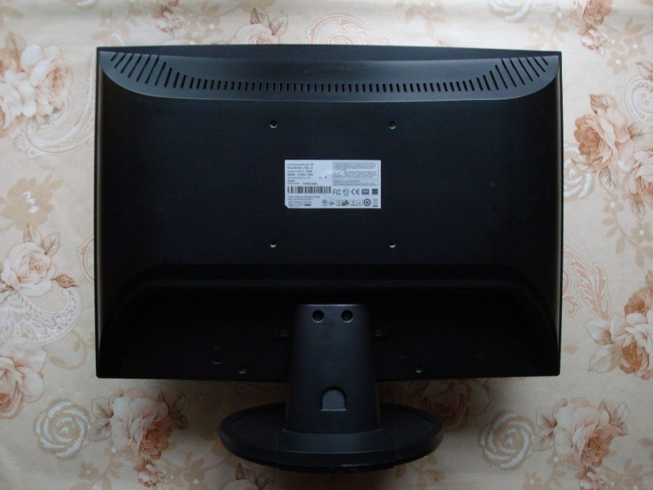 Monitor 19 cali Fujitsu Siemens