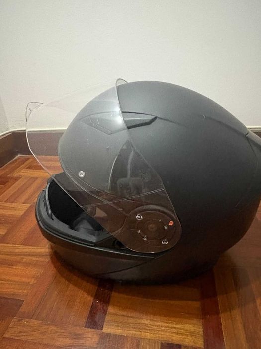 Casaco, capacete e luvas para mota