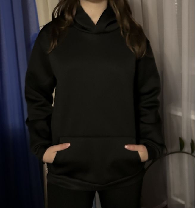 Трендовий худі на флісі з камінням на спині