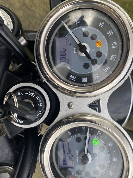 Triumph Bonneville T100